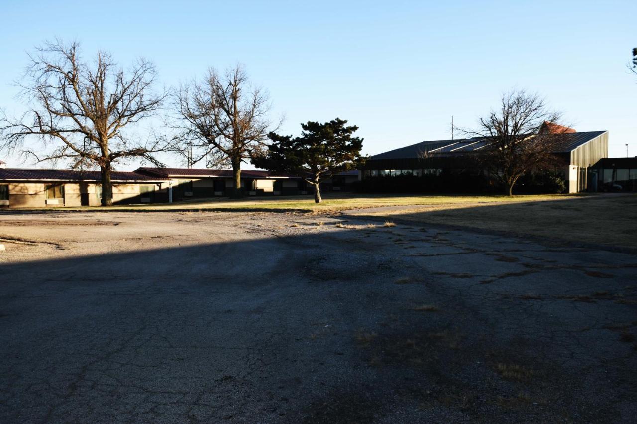 American Best Inn By Oyo I-35 Perry Near Lake Mcmurtry エクステリア 写真