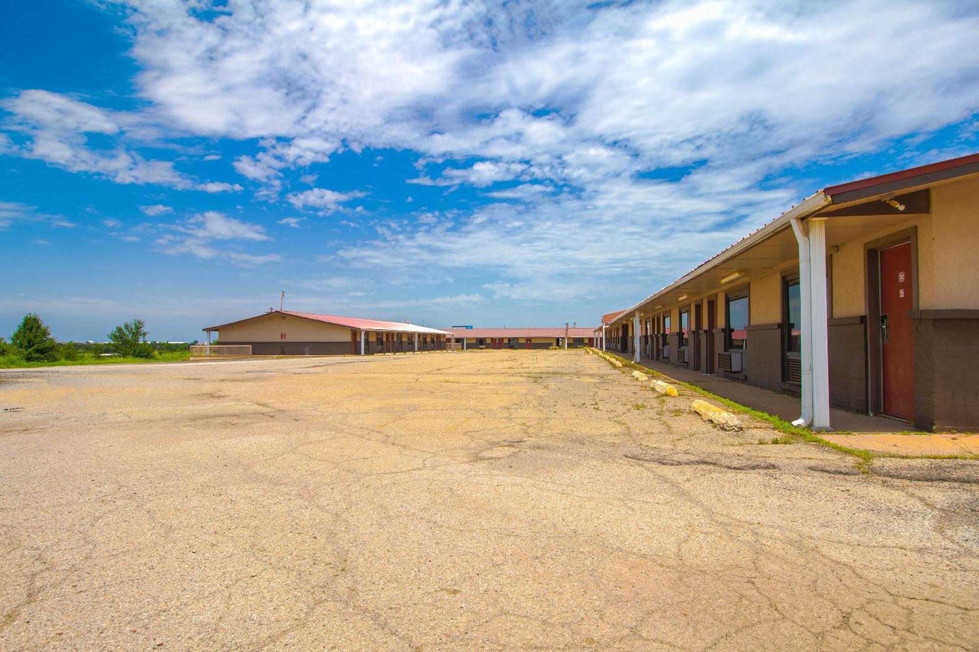 American Best Inn By Oyo I-35 Perry Near Lake Mcmurtry エクステリア 写真